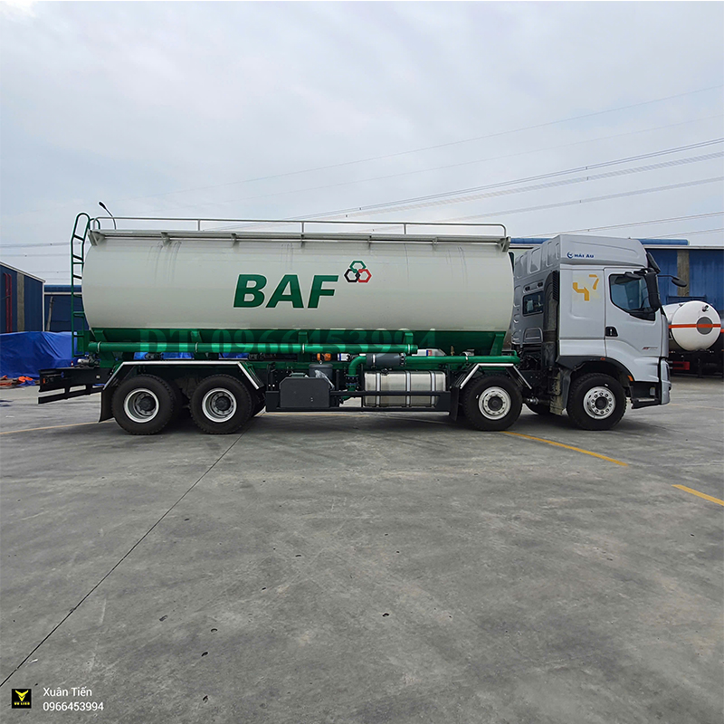 Xe Chenglong H7 bồn chở cám 28 khối (2) Xe Chenglong H7 bon cho cam 28 khoi 2