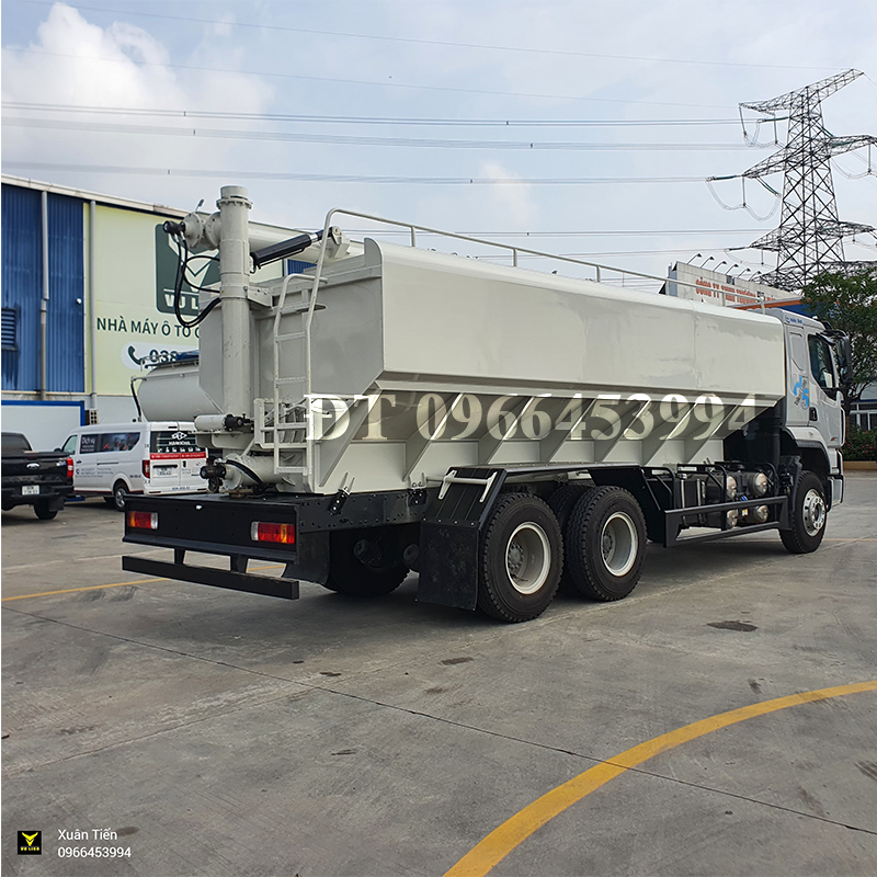 Xe Chenglong bồn chở cám 22 khối (1) Xe Chenglong bon cho cam 22 khoi 1