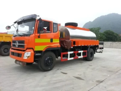 Xe Dongfeng bon rai nhua duong 7 khoi 1