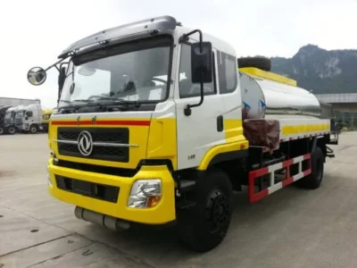 Xe Dongfeng bon rai nhua duong 7 khoi 2