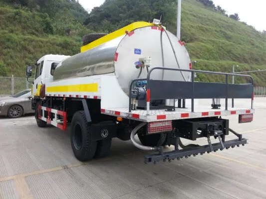 Xe Dongfeng bồn rải nhựa đường 7 khối (3) Xe Dongfeng bon rai nhua duong 7 khoi 3