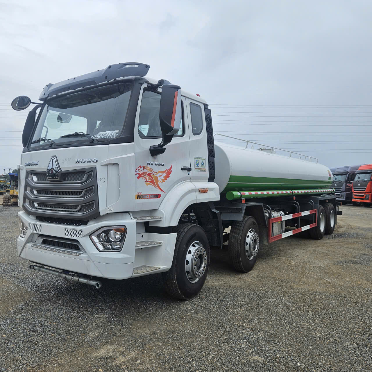 Xe phun nước rửa đường HOWO CNHTC 17 khối (1) Xe phun nuoc rua duong HOWO CNHTC 17 khoi 1