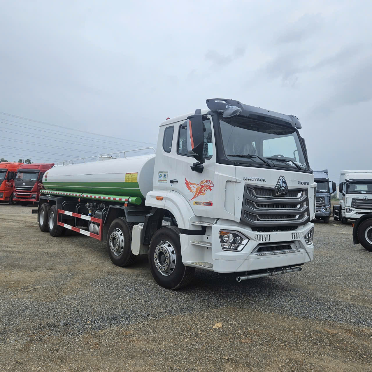 Xe phun nước rửa đường HOWO CNHTC 17 khối (4) Xe phun nuoc rua duong HOWO CNHTC 17 khoi 4