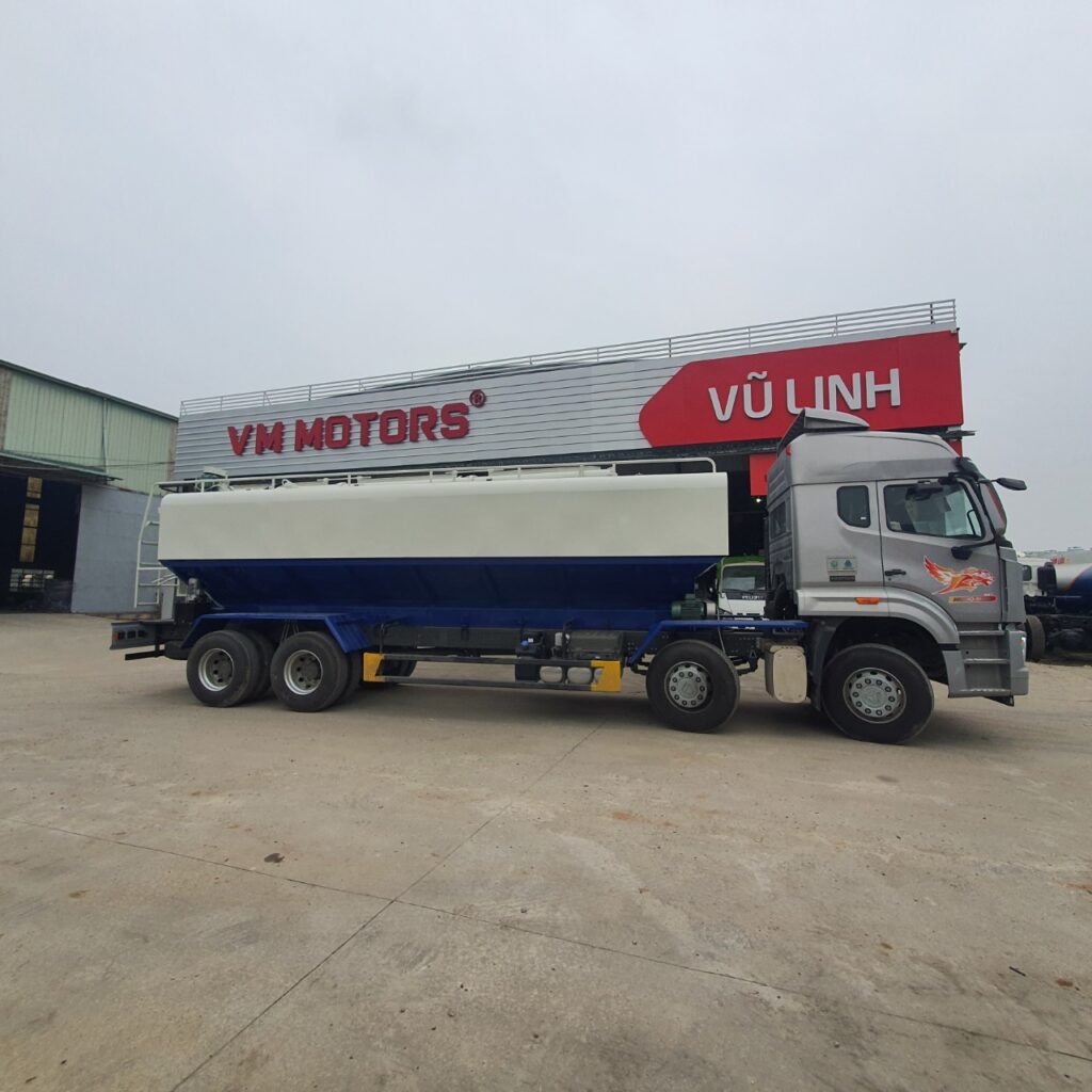 Xe Howo Man 8x4 Chở Cám 26 Khối (1) Xe Howo Man 8x4 Cho Cam 26 Khoi 1