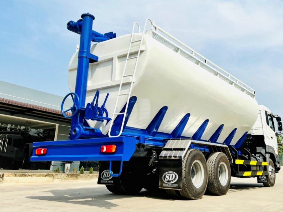 Xe UD Quester 6x4 Chở Cám 22 Khối (4) Xe UD Quester 6x4 Cho Cam 22 Khoi 4