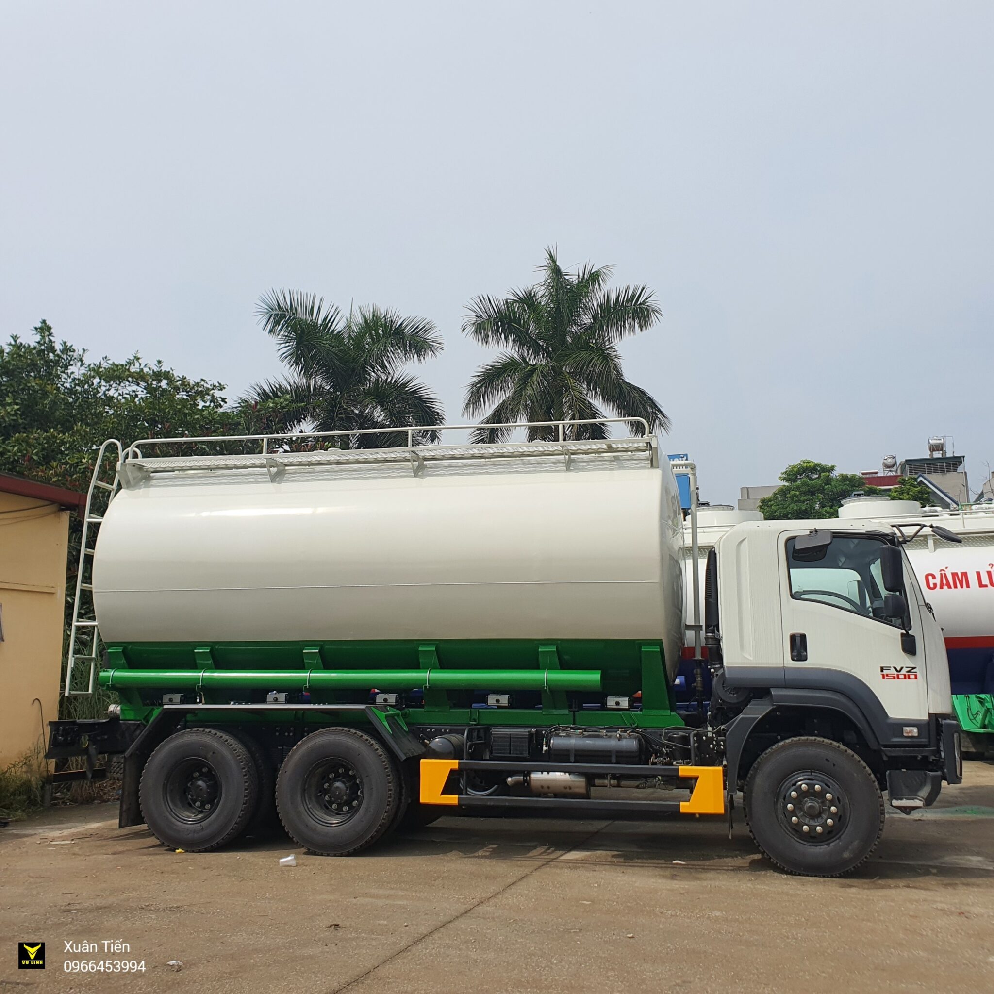 Xe ISUZU FVZ 6×4 Chở Cám 22 Khối (2) Xe ISUZU FVZ 6×4 Cho Cam 22 Khoi 2