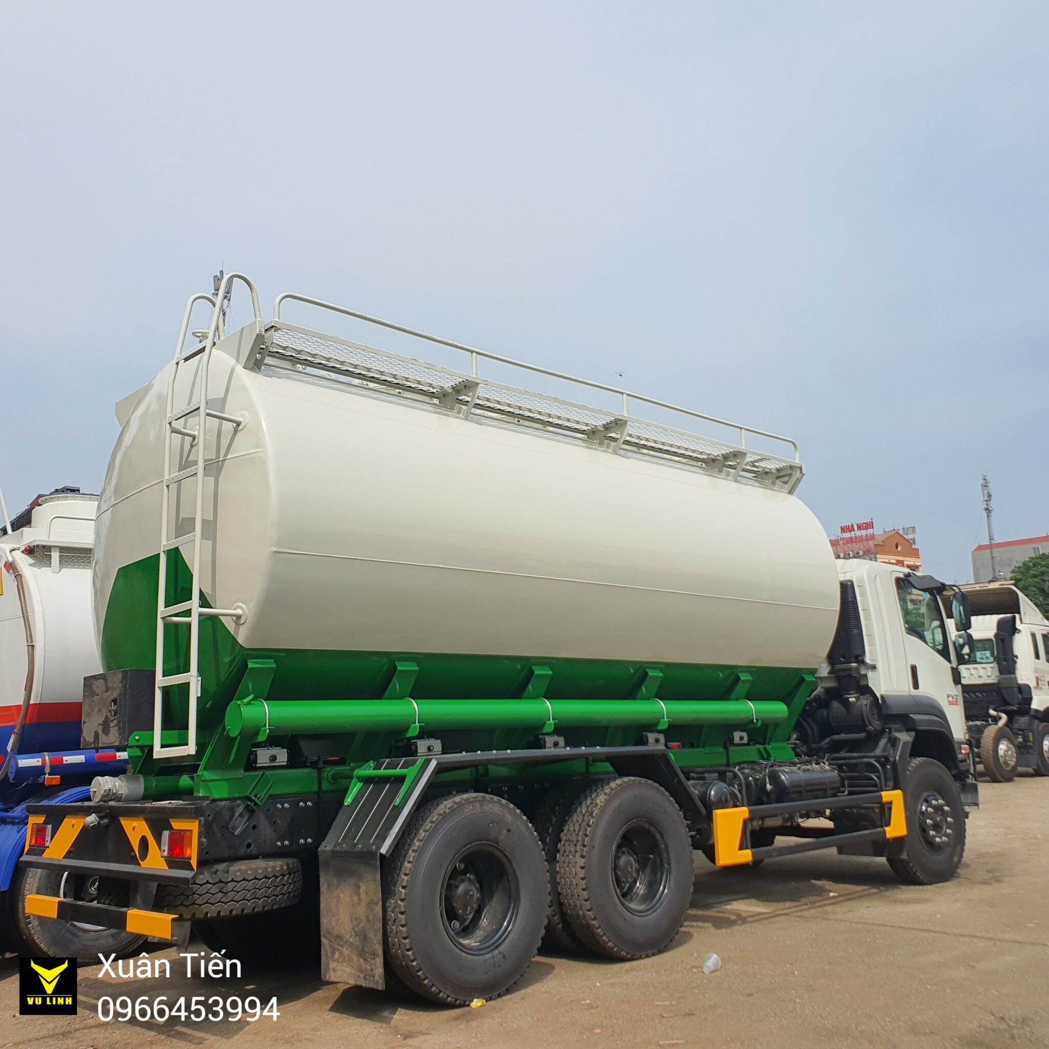 Xe ISUZU FVZ 6×4 Chở Cám 22 Khối (3) Xe ISUZU FVZ 6×4 Cho Cam 22 Khoi 3