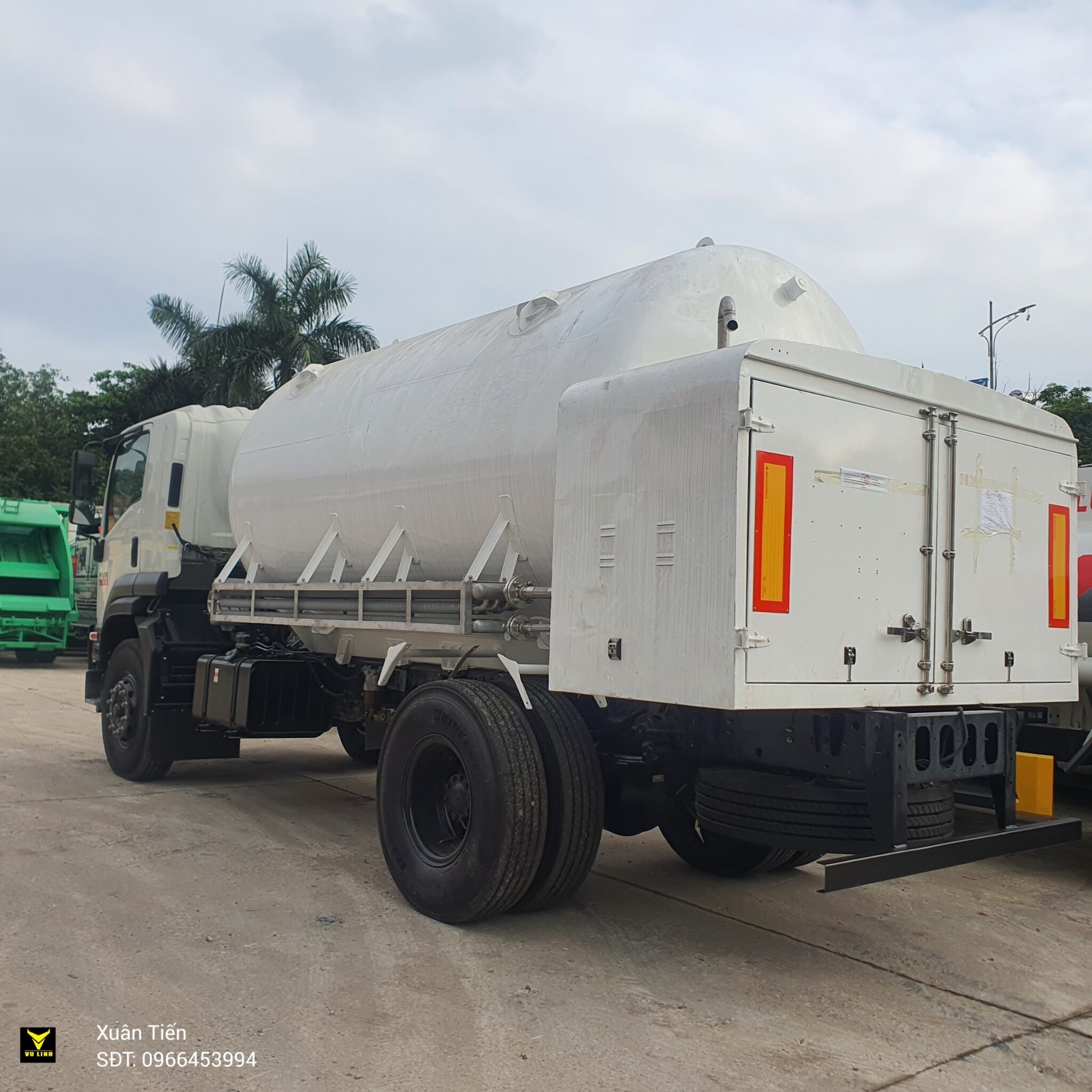 Xe Bồn Chở Khí Hóa Lỏng LN2 (4) Xe Bon Cho Khi Hoa Long LN2 4