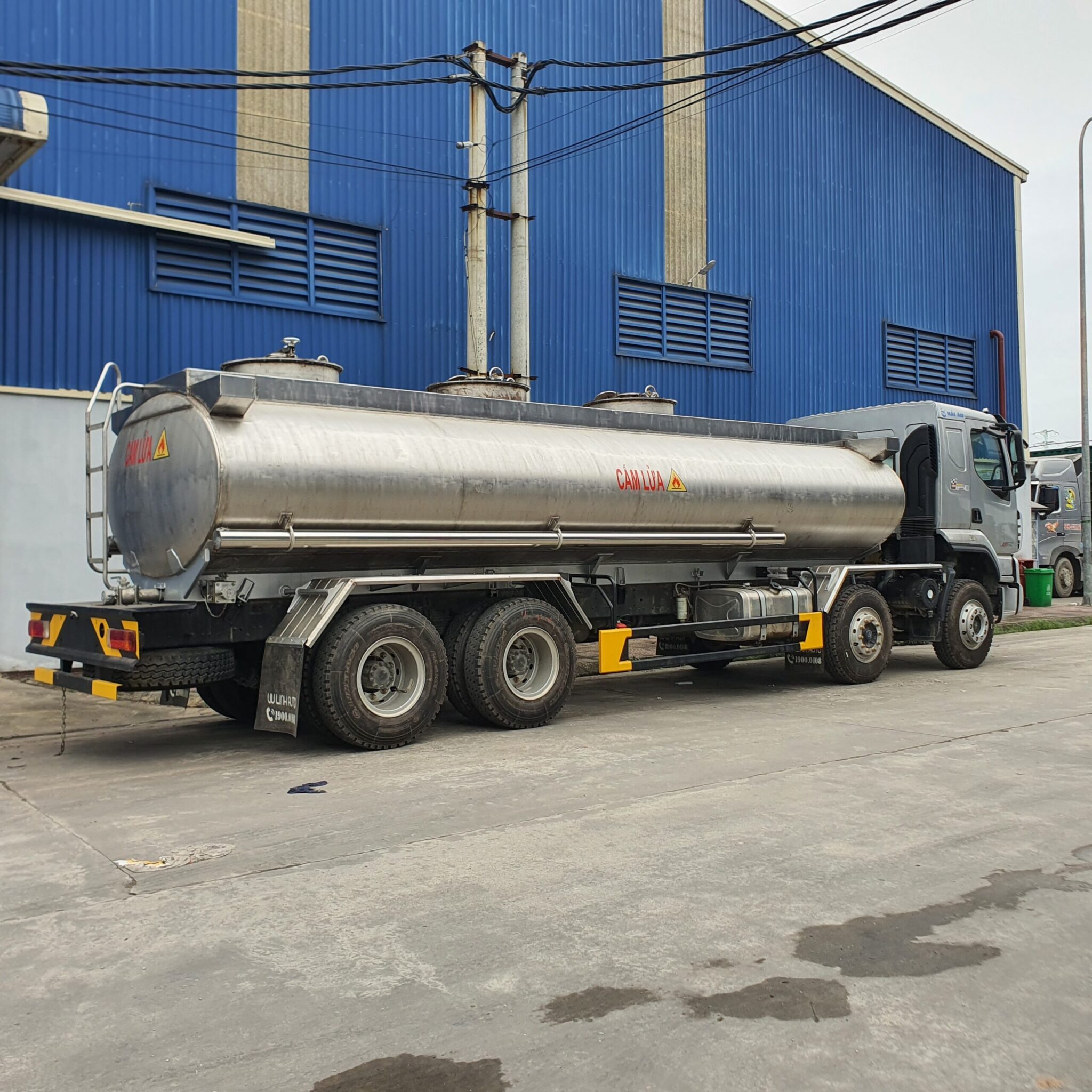 Xe Bồn Chenglong Chở Methanol 22 Khối (4) Xe Bon Chenglong Cho Methanol 22 Khoi 4 scaled