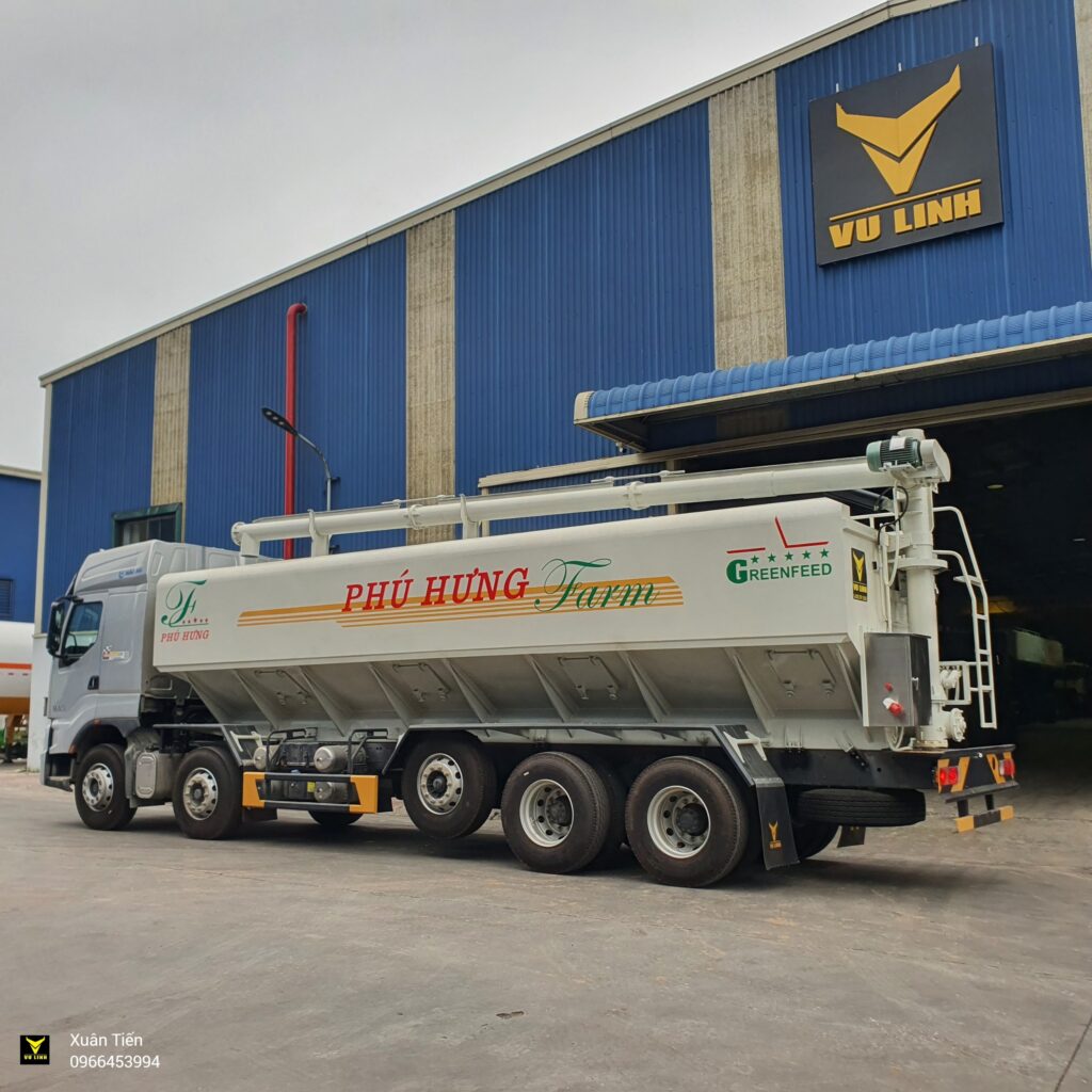 Xe Chenglong chở cám 32 khối (3) Xe Chenglong cho cam 32 khoi 3