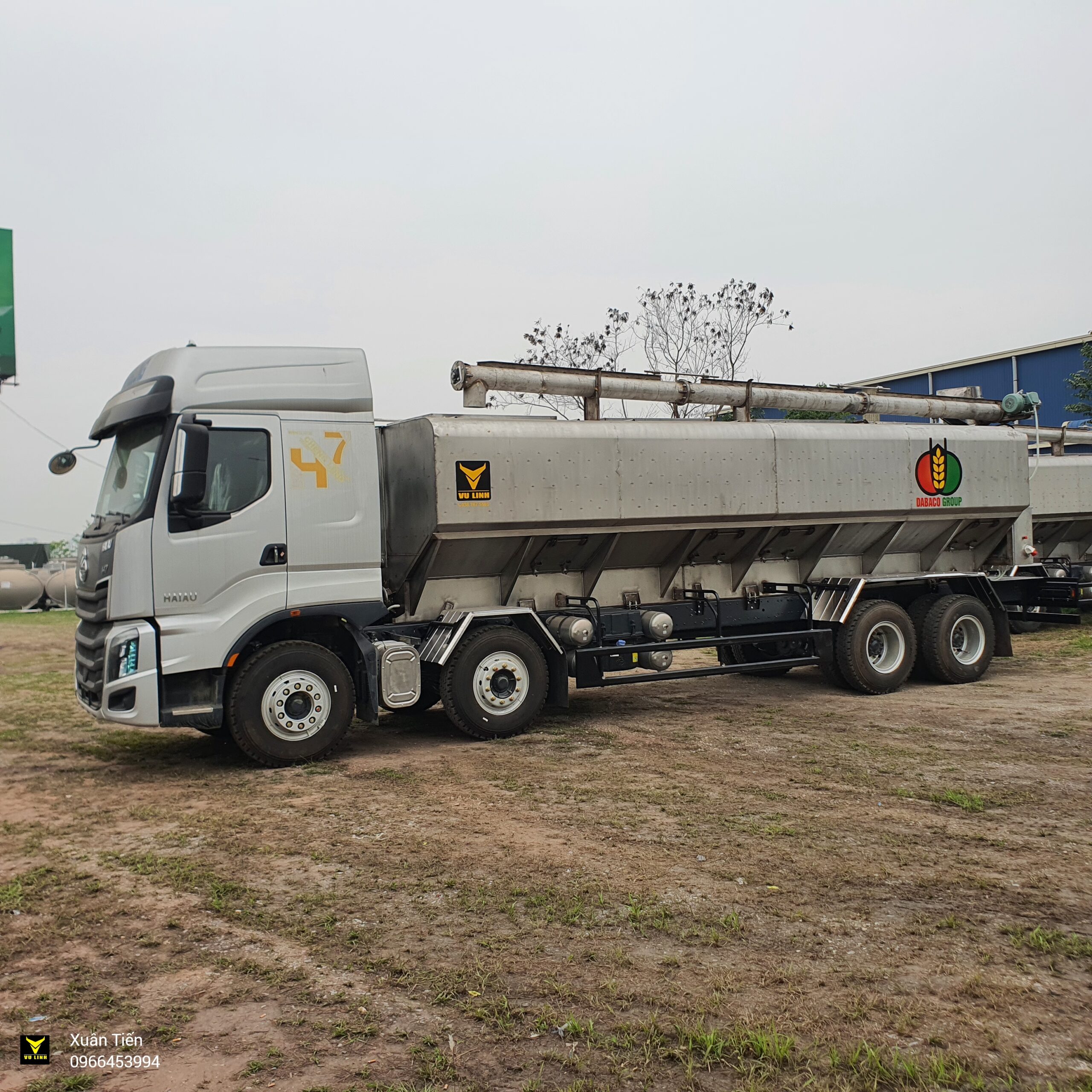 Xe Chenglong bồn chở cám 26 khối (3) Xe Chenglong bon cho cam 26 khoi 3 scaled